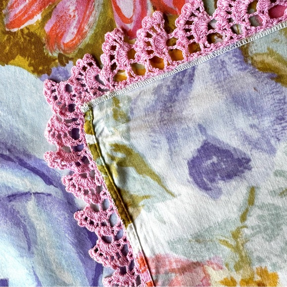 Vintage Floral & Crochet Lace Square Tablecloth - Picture 13 of 15